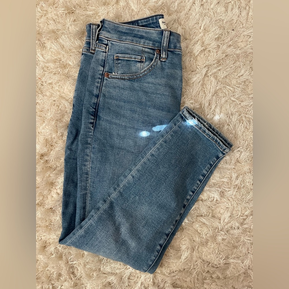 Never worn: Abricrombe and Fitch Curve love jeans